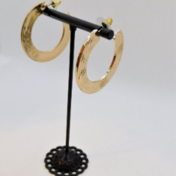 Adorable wide gold textured hoops - Picture 4 of 4